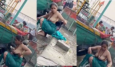 Desi Milf Bhabhi Outdoor Bathing Captured Viral New Video
